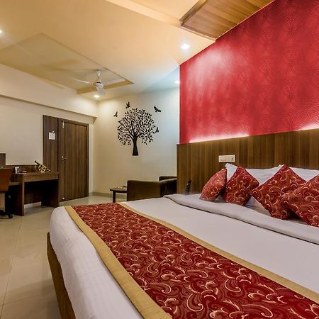 Hotel Panchratna Панвел Екстериор снимка