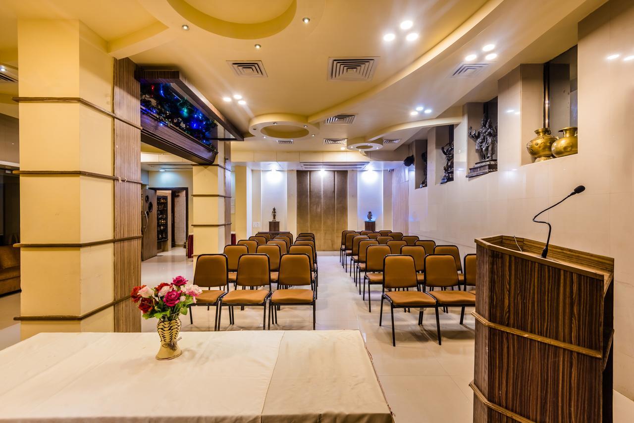 Hotel Panchratna Панвел Екстериор снимка