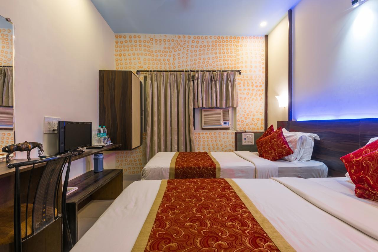Hotel Panchratna Панвел Екстериор снимка