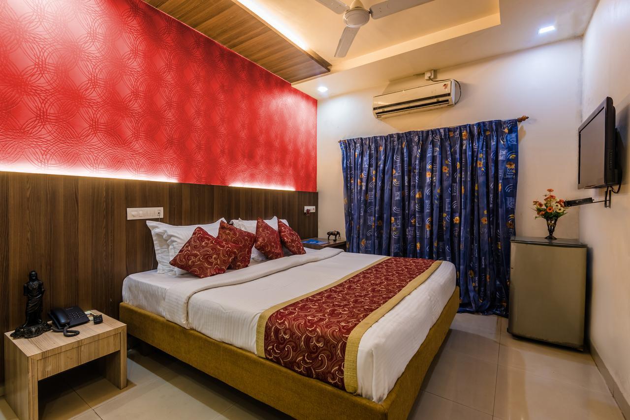 Hotel Panchratna Панвел Екстериор снимка