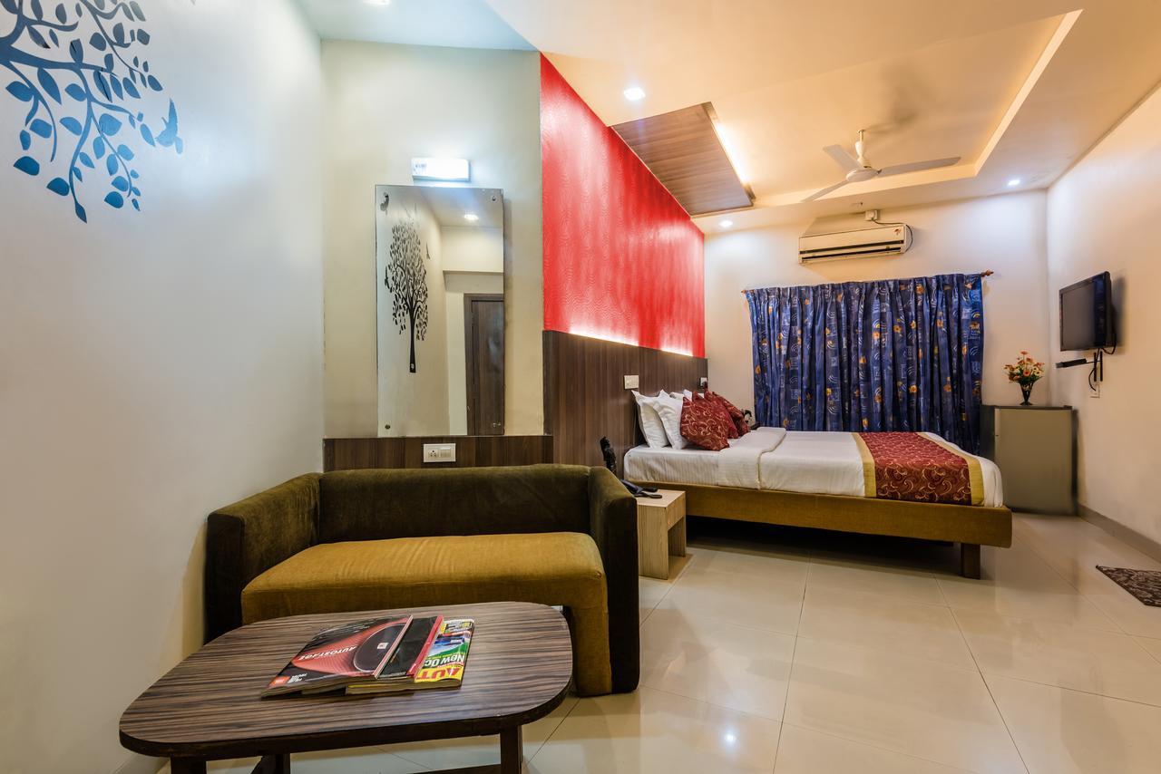 Hotel Panchratna Панвел Екстериор снимка
