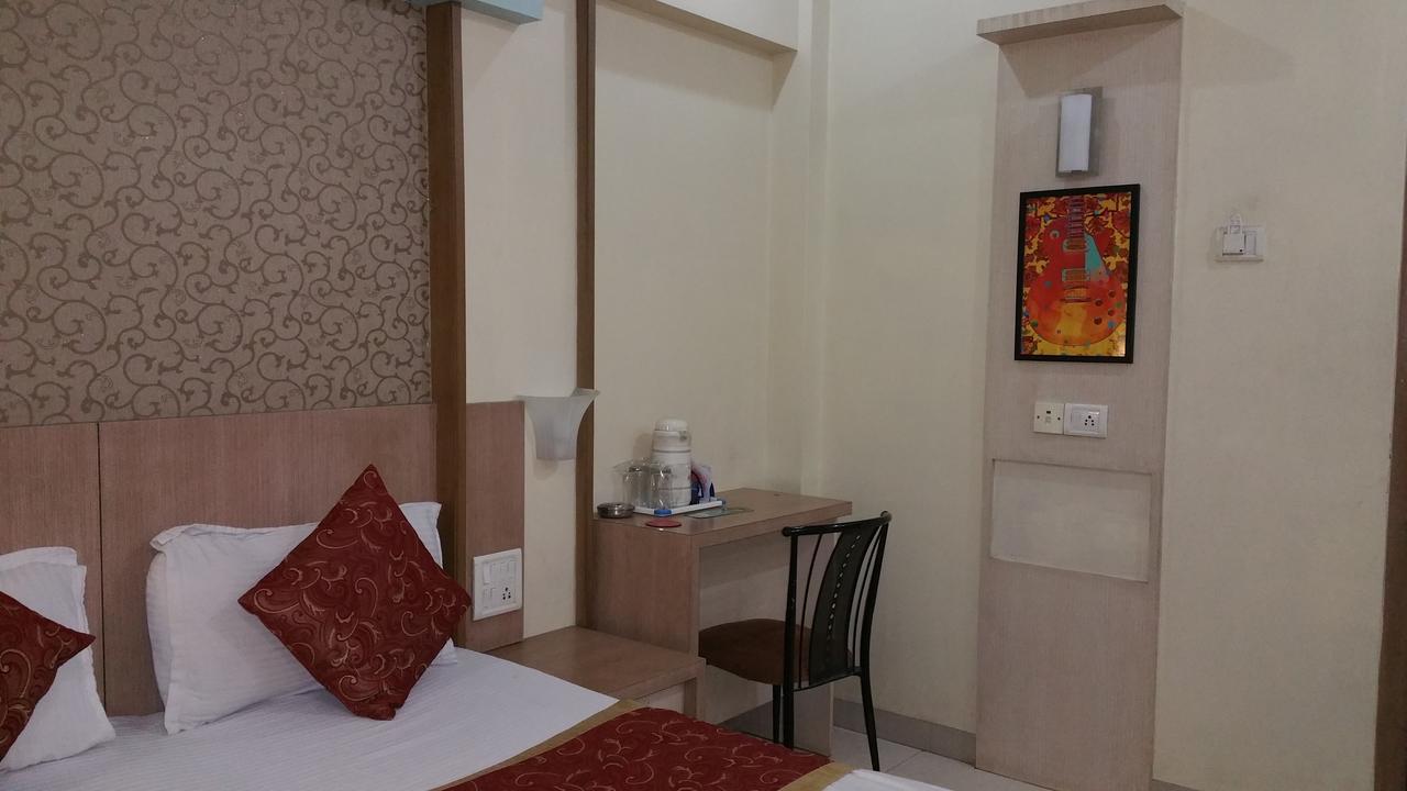 Hotel Panchratna Панвел Екстериор снимка