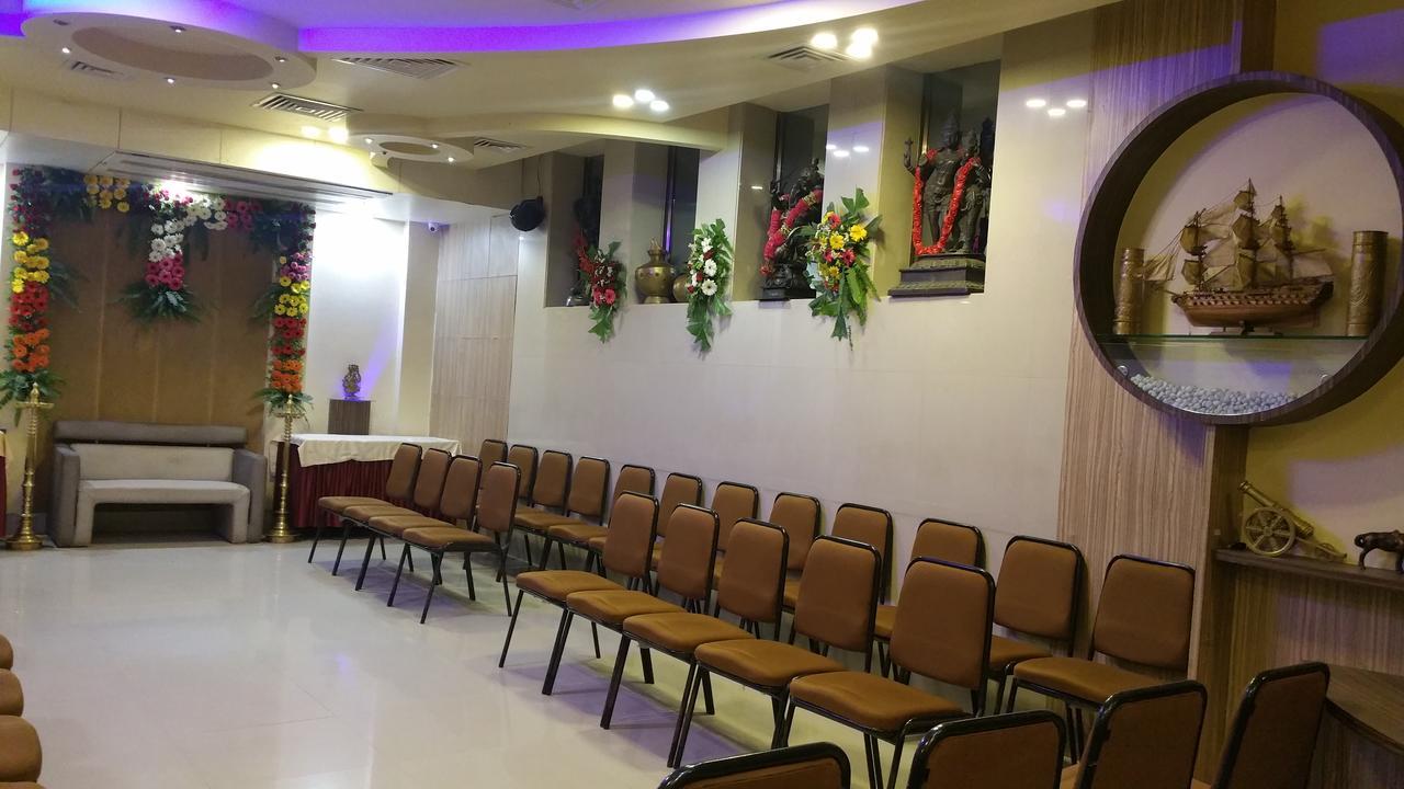 Hotel Panchratna Панвел Екстериор снимка
