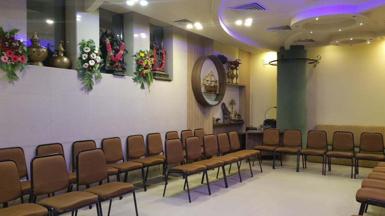 Hotel Panchratna Панвел Екстериор снимка