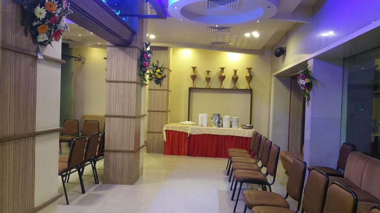 Hotel Panchratna Панвел Екстериор снимка