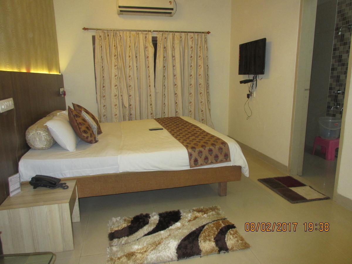 Hotel Panchratna Панвел Екстериор снимка