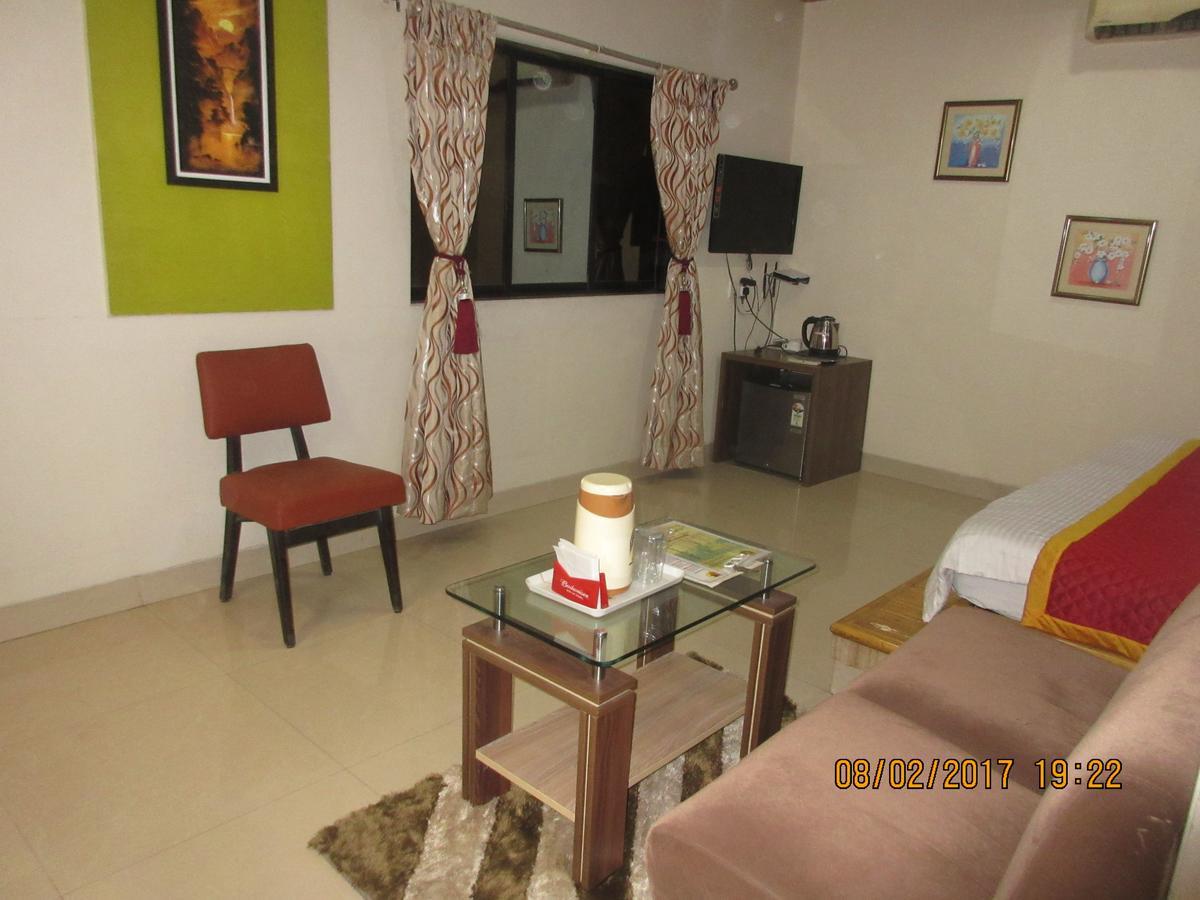 Hotel Panchratna Панвел Екстериор снимка