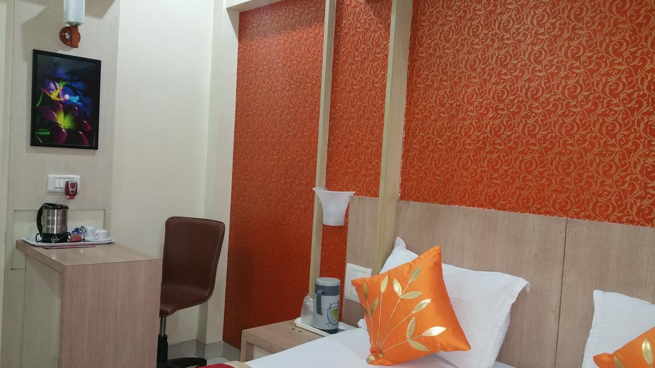 Hotel Panchratna Панвел Екстериор снимка